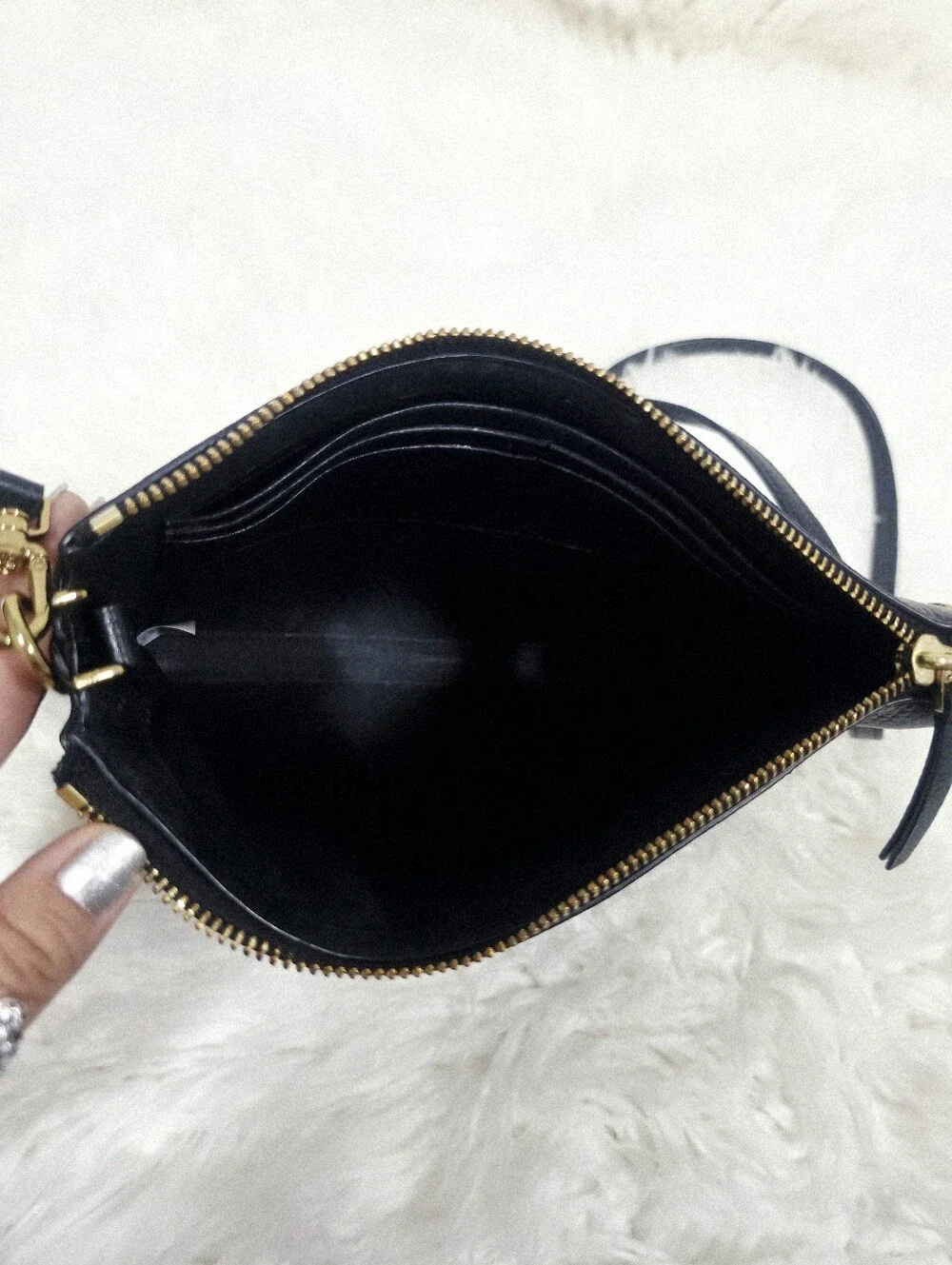Tory Burch Black Pebbled Leather Crossbody Bag Gold Logo Adjustable Strap